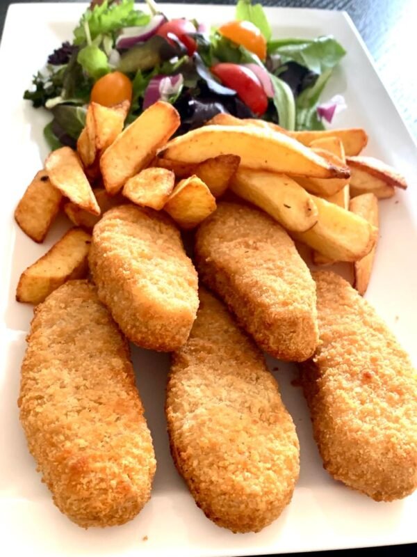 Vegetarisch Grote Kip Nugget 5 Stukken Met Fries En Salade