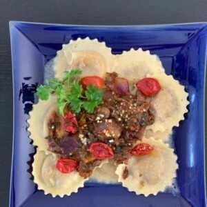 Vegetarisch Pasta Mezzelune met Gekaramelliseerd Ui en Geitenkaas 